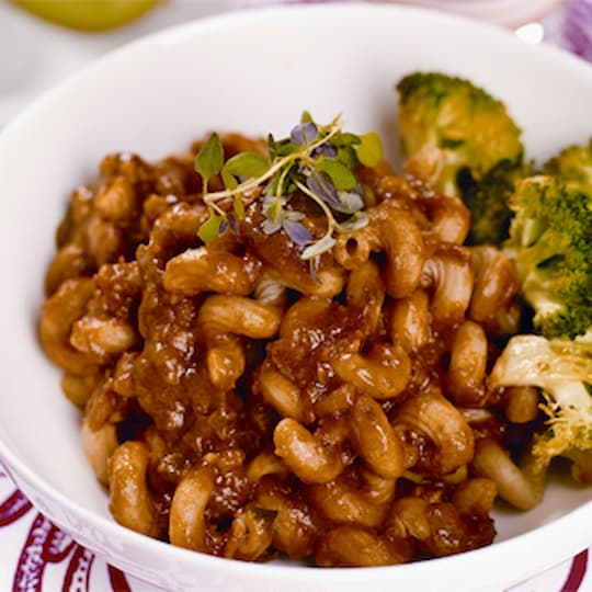 Krämig pasta med köttfärssås och rostad broccoli